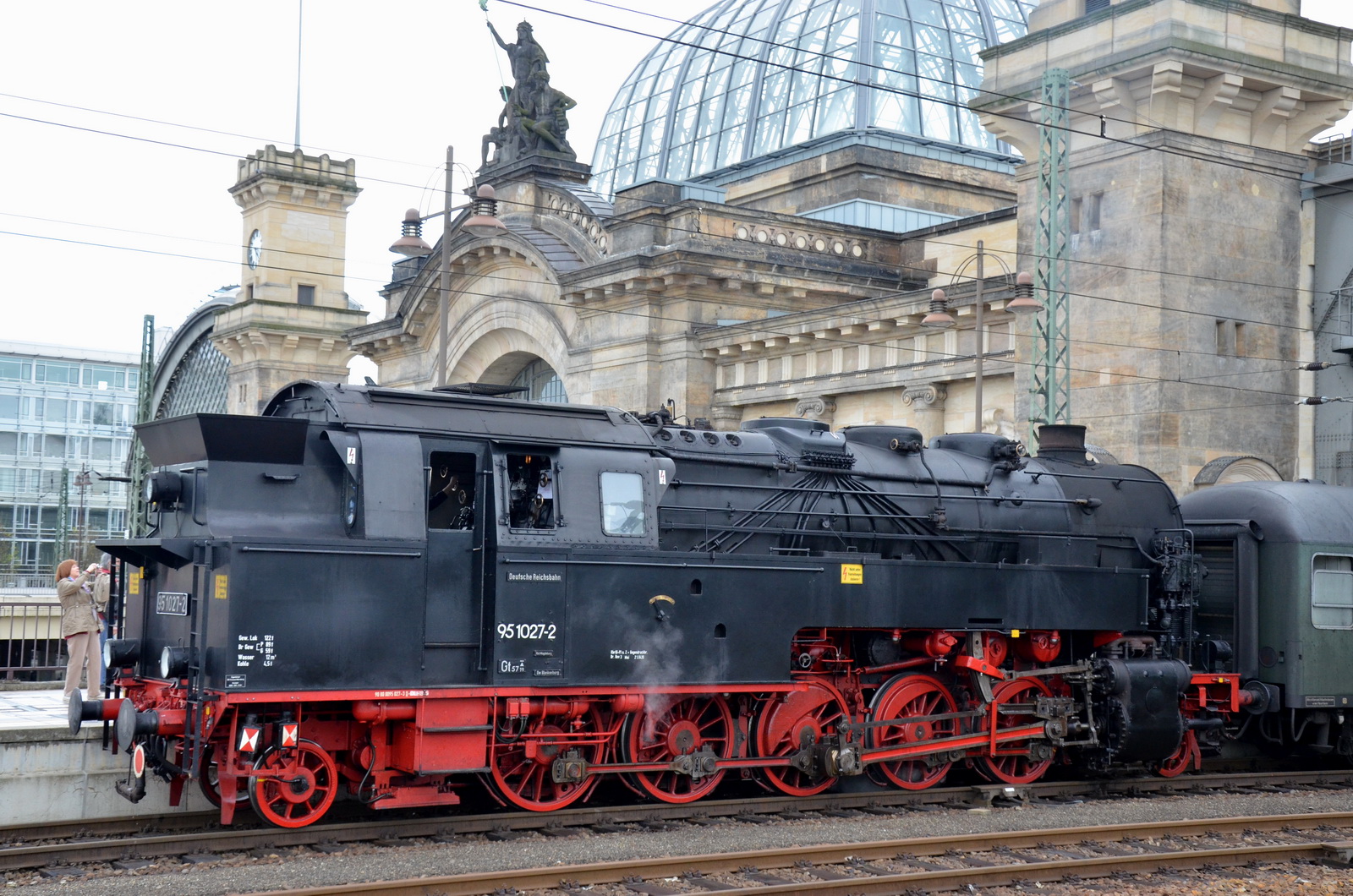 842a